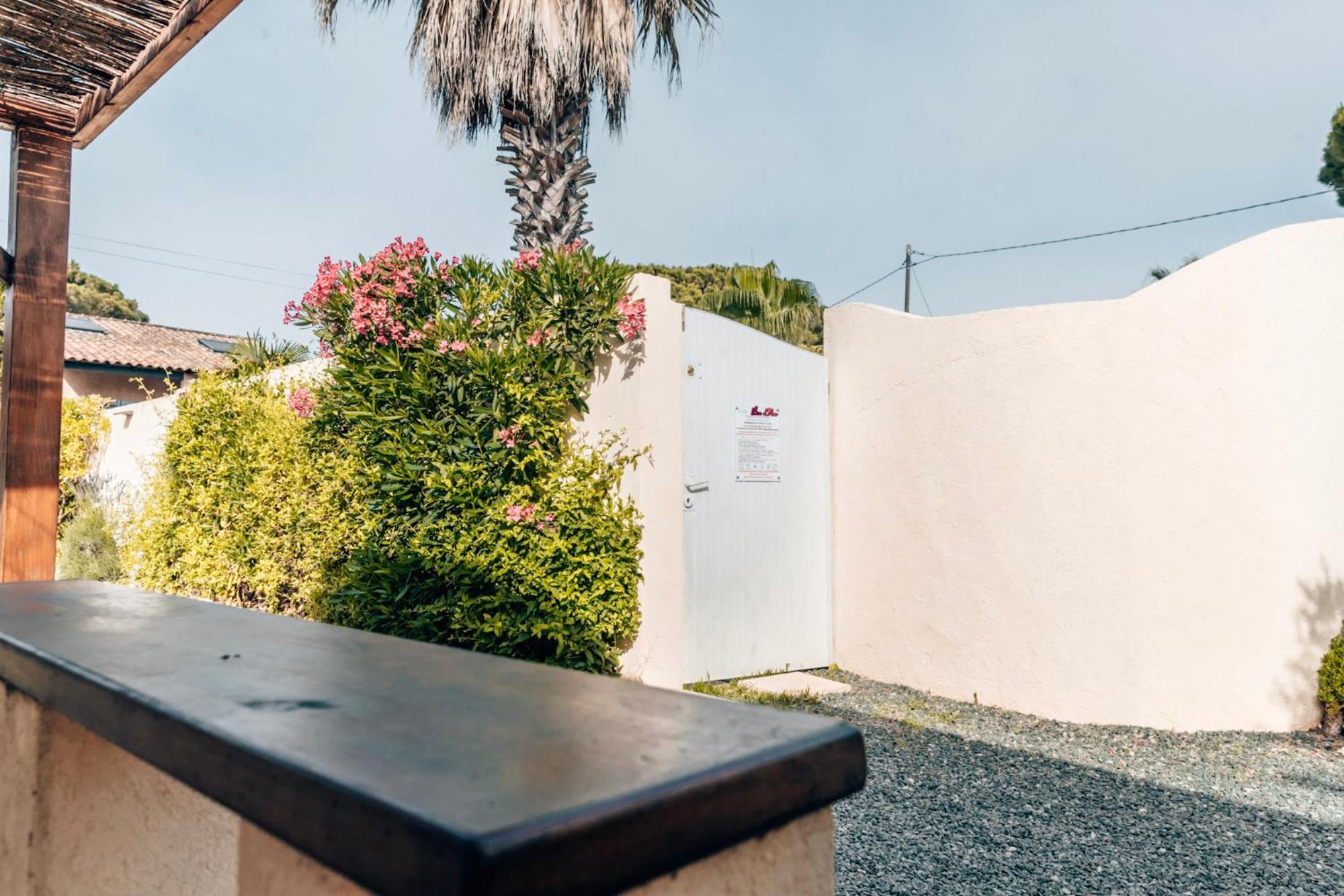 Reve D'Azur, Mazet En Bord De Mer, Parking, Piscine Partagee, Terrasse Bbq & Draps Inclus La Nartelle, 1 Salon, 1 Chambre, 1 Cuisine , 1 Sdb Sainte-Maxime Buitenkant foto